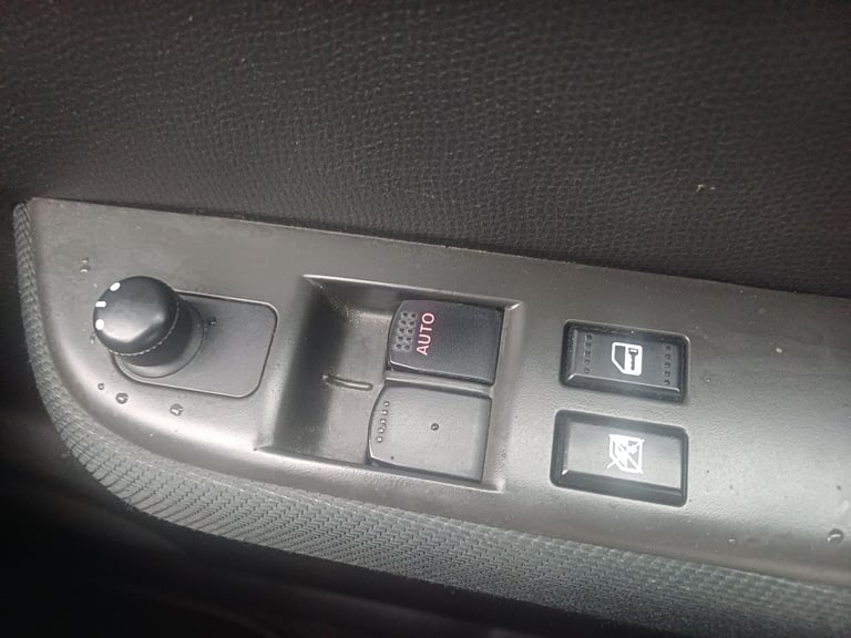 SUZUKI SWIFT 1.3 GL VERY LOW MILES BEAUTIFUL CONDITION 2 KEYS SERVICE HISTORY