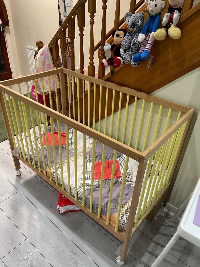 Crib with mattress 