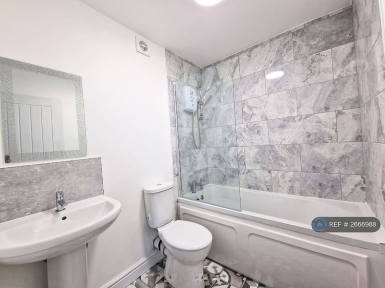 2 bedroom flat in Shepherds Gardens, Birmingham, B15 (2 bed) (#2666988)
