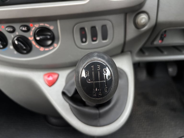 RENAULT TRAFIC 2.0TD DCI SL27 SPORT MINIBUS 1 OWNER FROM NEW ONLY DONE 117,000 MILES