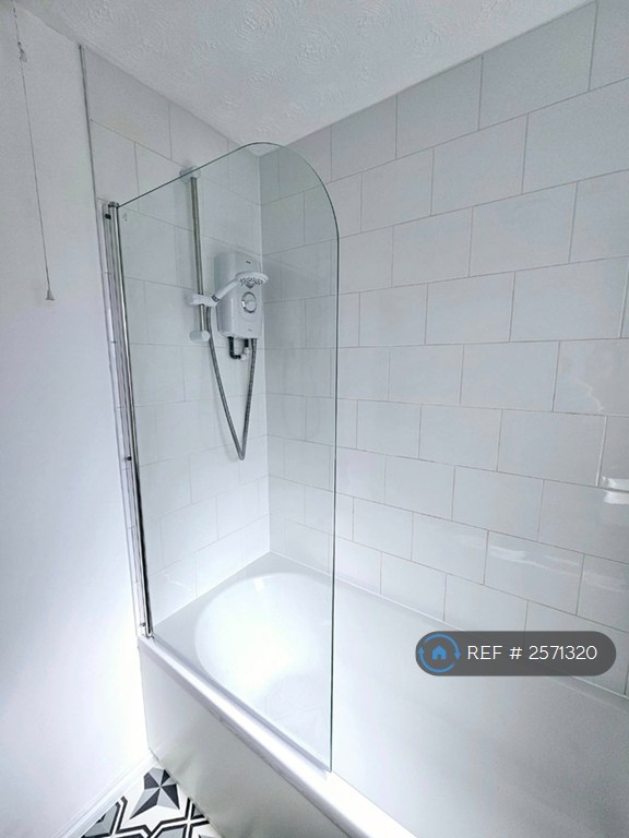 3 bedroom house in Church Street, Gawcott, Buckingham, MK18 (3 bed) (#2571320)