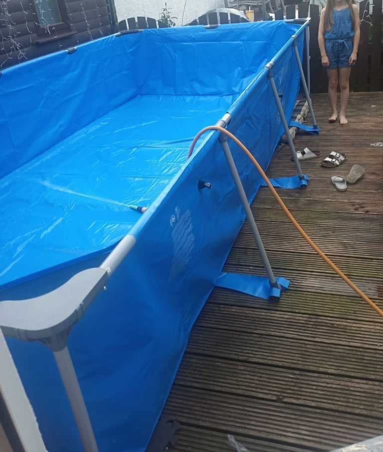 Large intex paddling pool 