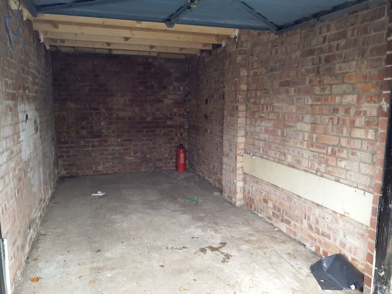 Garage to rent