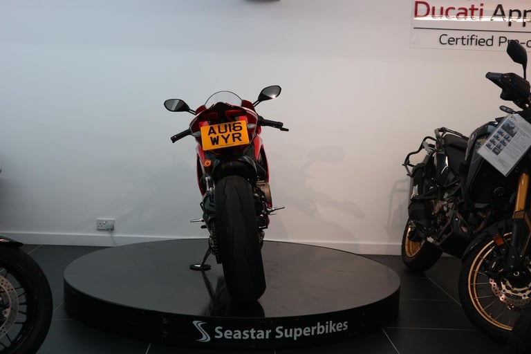DUCATI PANIGALE R - 3900 MILES - 2016