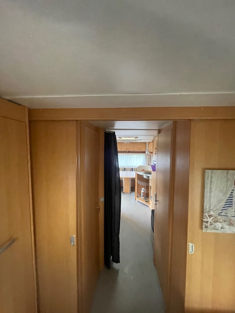 Tec Travel King Luxury Spec / Hobby / LMC 7 Berth Caravan, 2008 Fixed Bed & Fixed Bunk Beds