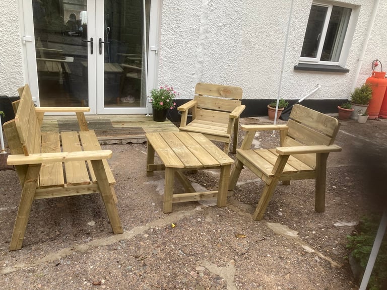 Garden furniture to enhance your garden 