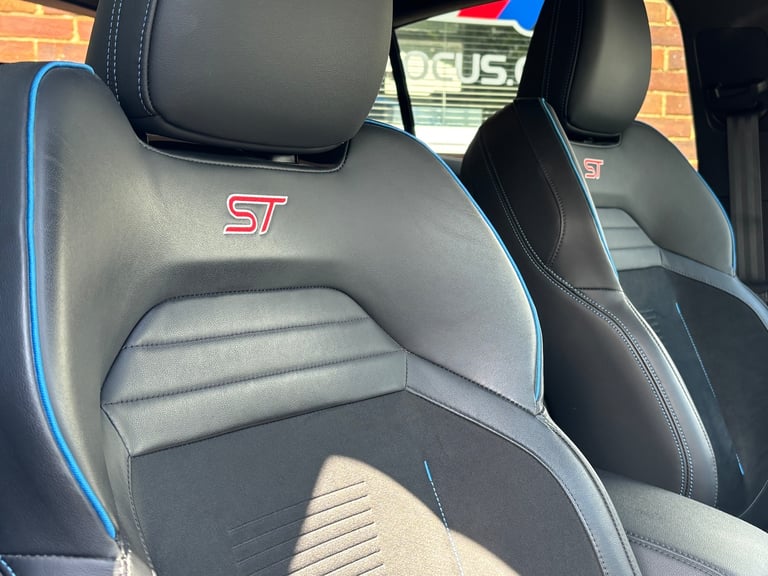 2021 Ford Focus 2.3T EcoBoost ST EDITION. 1 OWNER  ONLY 7 000 MILES  FULL FORD