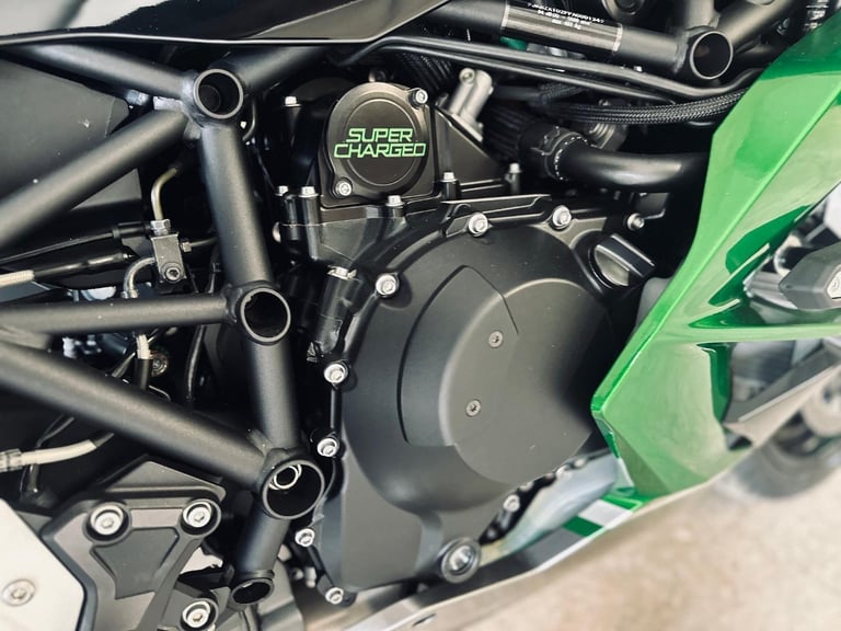 STUNNING ONE OWNER 2023/23 KAWASAKI NINJA H2 SX PERFORMANCE MOTORCYCLE 