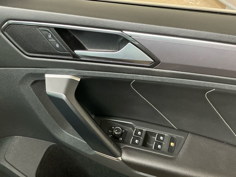 2017 Volkswagen Tiguan 2.0 TDi 150 4Motion R-Line 5dr SUV DIESEL Manual