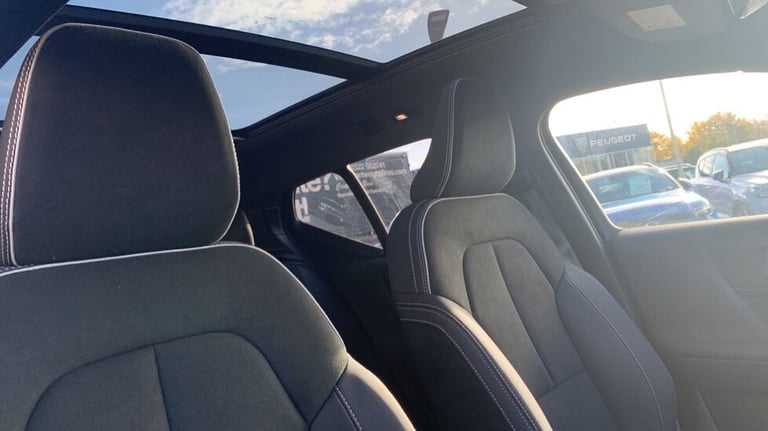 2023 Volvo XC40 Ultimate, B4 mild hybrid, Petrol, Dark ESTATE N/A Automatic