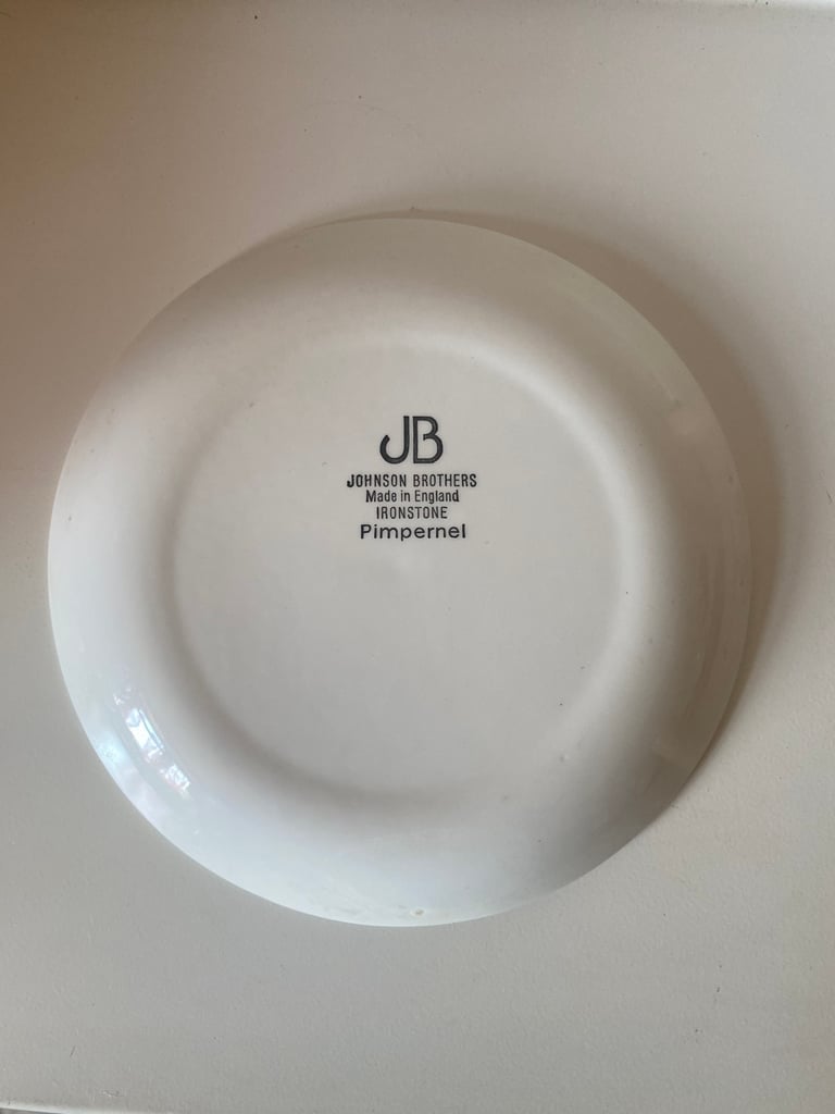 Jb Johnson brothers. set of 3 plates 
