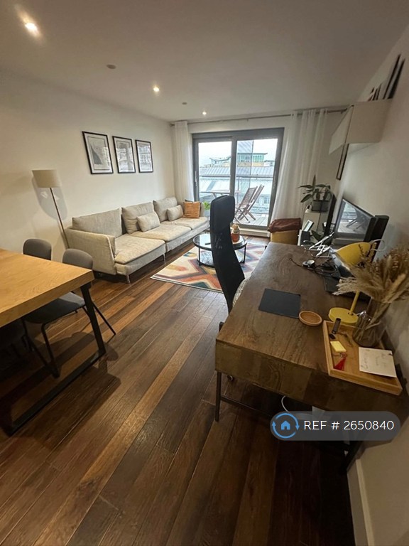 image for 2 bedroom flat in Royal Carriage Mews, London, SE18 (2 bed) (#2650840)