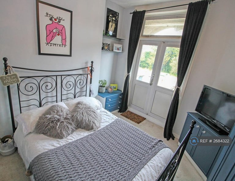 1 bedroom flat in Station Road, Westcliff-On-Sea, SS0 (1 bed) (#2684322)