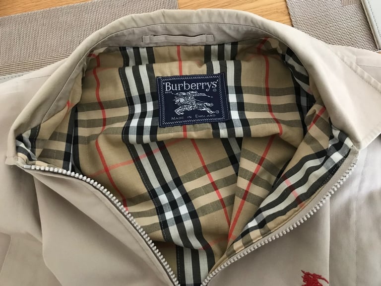 Burberrys Gilet Sleeveless Jacket Nova check lined beige size medium.