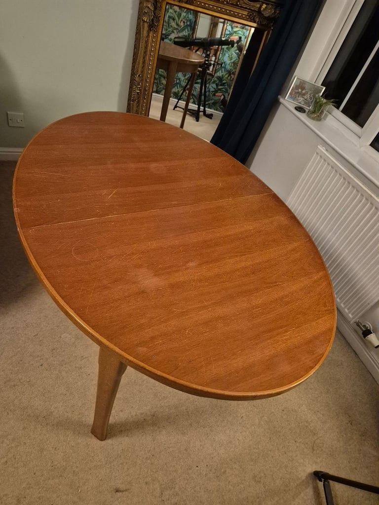 ** Dining table and chairs set **Extendable 4-6/8 seater dining table with 6 chairs 