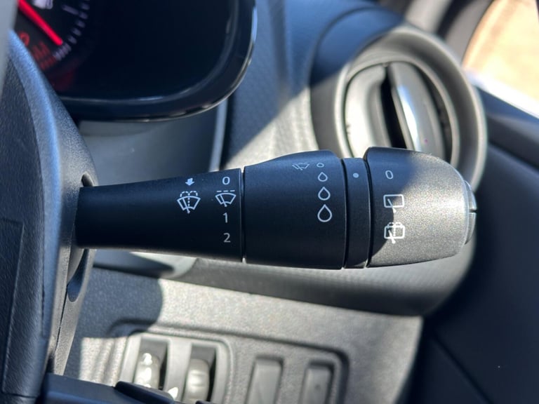 2017 Renault Clio 1.5 Play DCi 90 Diesel Manual 5 Door Hatchback Silver