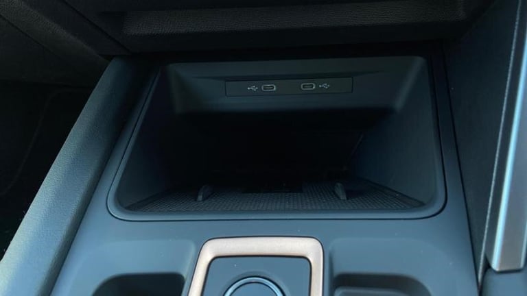 2025 Cupra Leon 1.5 eTSI (150ps) V2 DSG Automatic SUV Hybrid Automatic