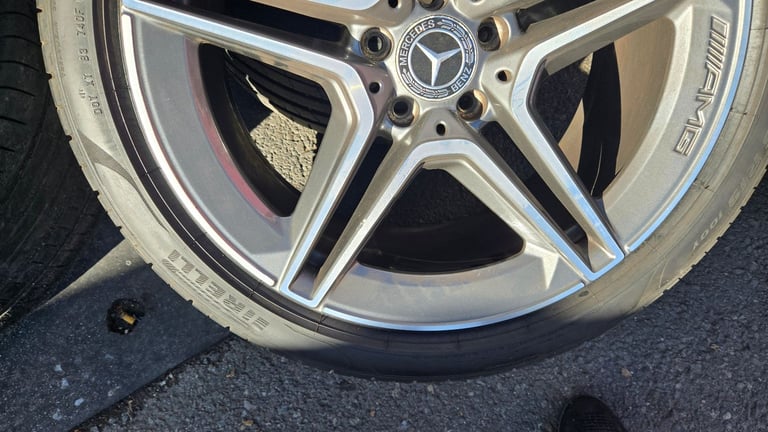 Mercedes Genuine 19 Inch 5 spoke alloy wheels and tyre