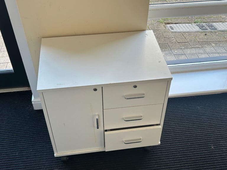 White lockable abinet with three drawers And all keys 