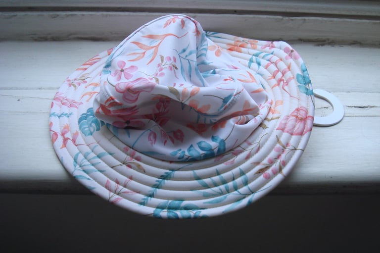 New Purebaby Swim Sun Hat for Toddlers Purchased at Fenwick of Bond Street £5 or 3 for £10