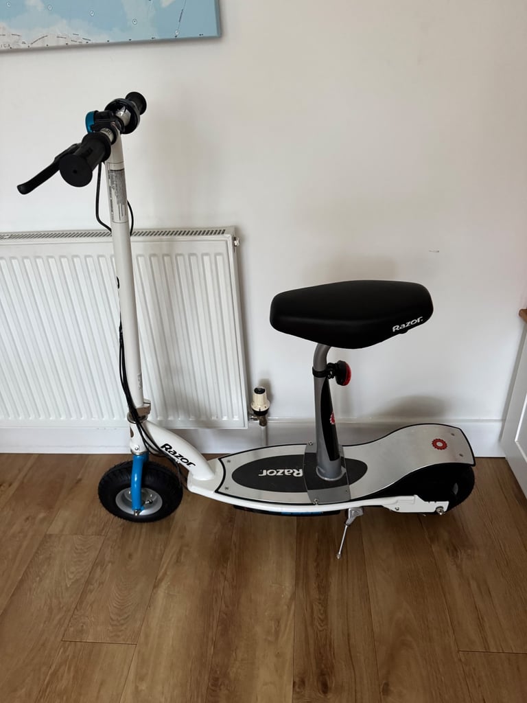 image for E300S Razor Electric scooter - immaculate condition. 