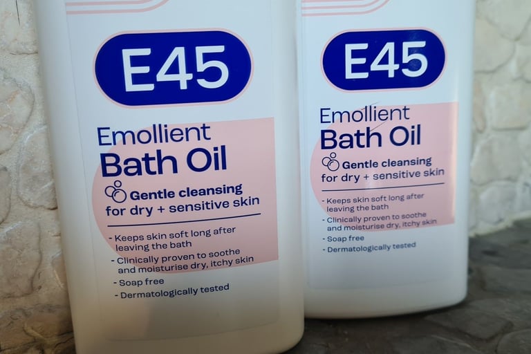 (x2) E45 Emollient Bath oil - moisturiser - Soap free - Adults & children 500ml.