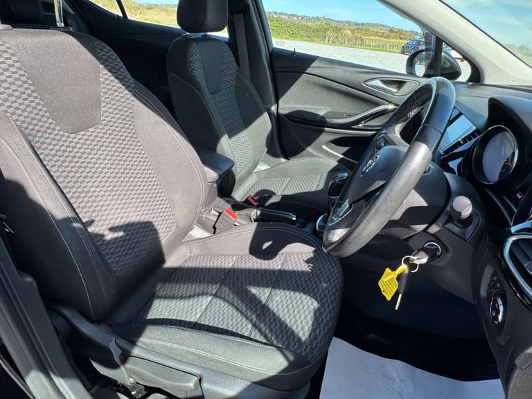 2017 Vauxhall Astra 1.4T 16V 150 SRi 5dr HATCHBACK PETROL Manual