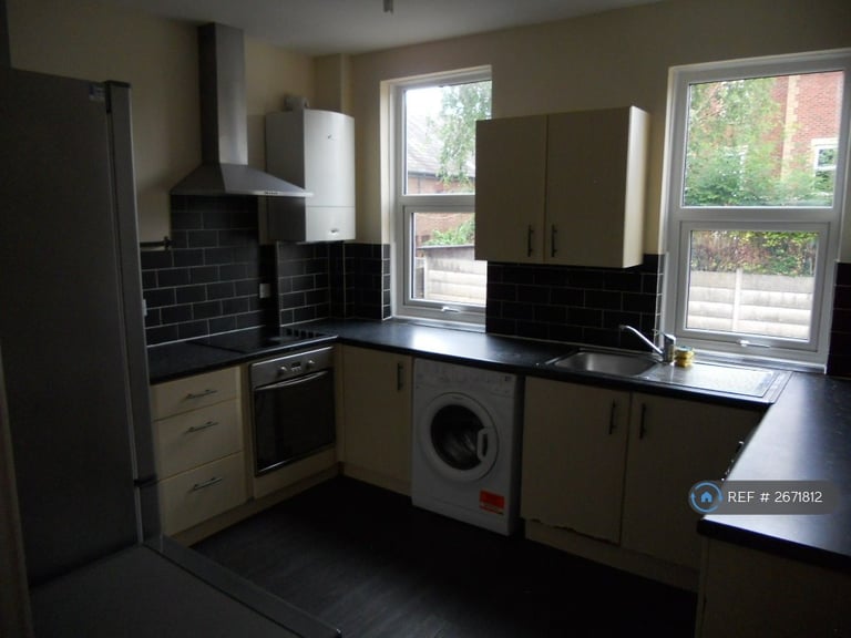 8 bedroom house in Wilbraham Road, Manchester, M14 (8 bed) (#2671812)