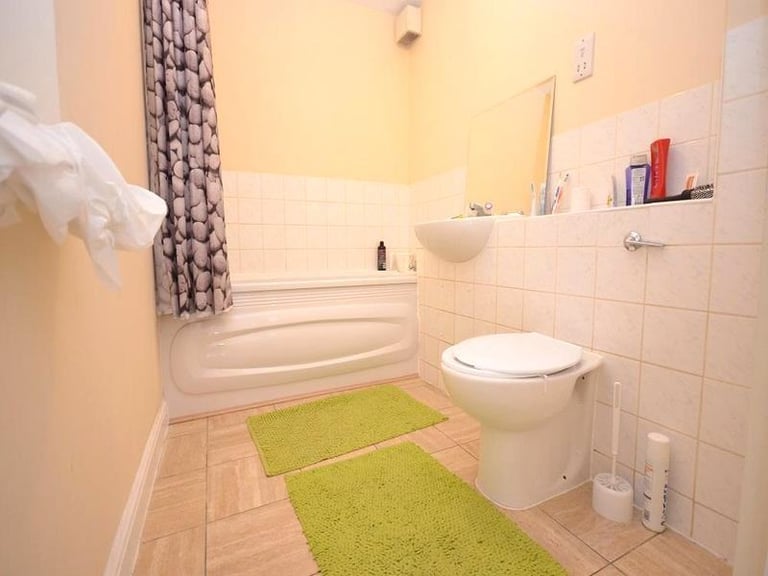 🌟 Bright and spacious room available in the vibrant area of Peckham