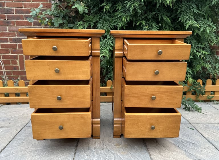 Pair of Luxury And So To Bed Manoir 4 Draw Bedside Chests – Great Condition – RRP £2,570