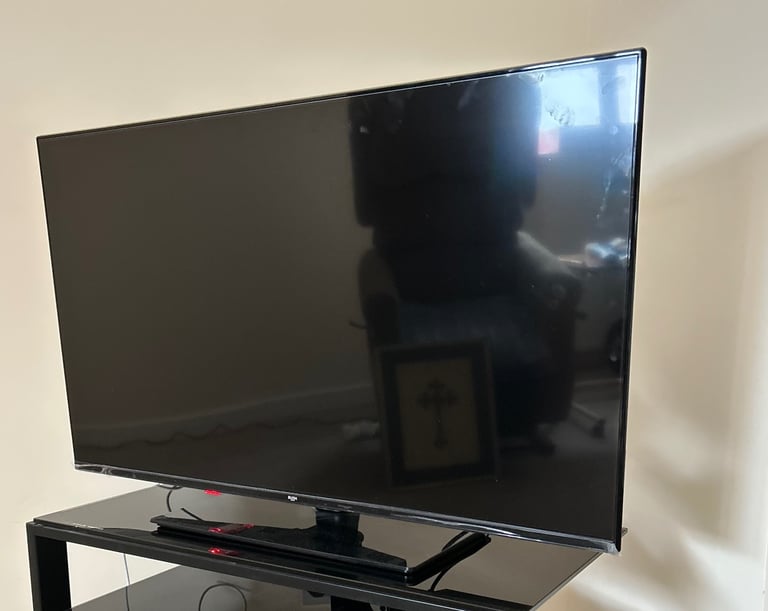 image for 40” smart BUSH TV 