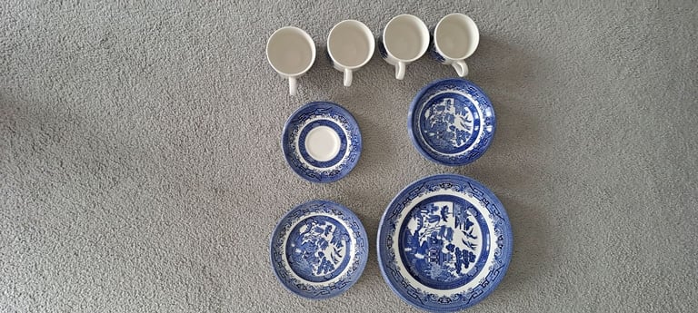 Churchill  dinner set