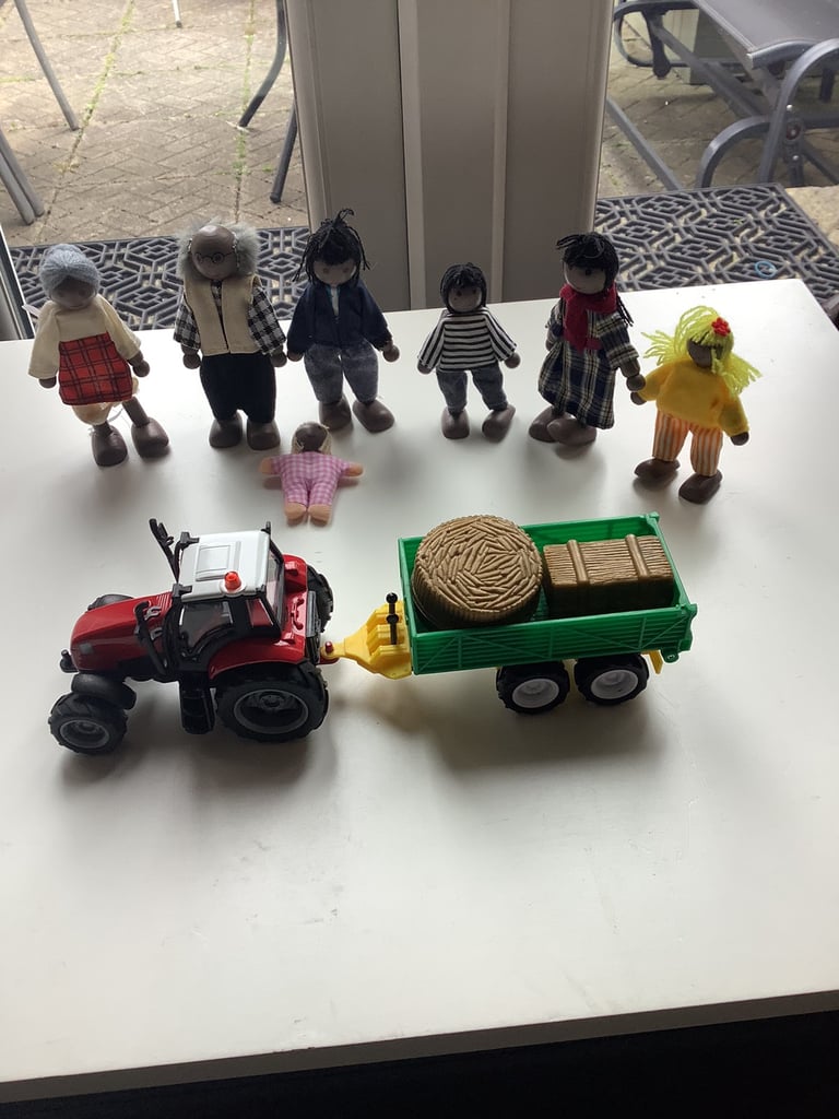 Hystyle 7 wooden doll house family play figures & tractor and trailer 