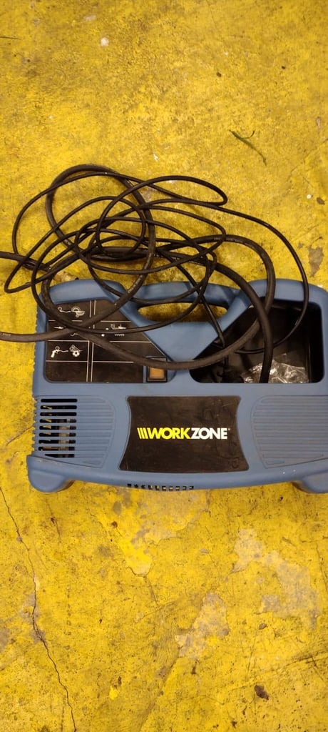 Portable air compressor 