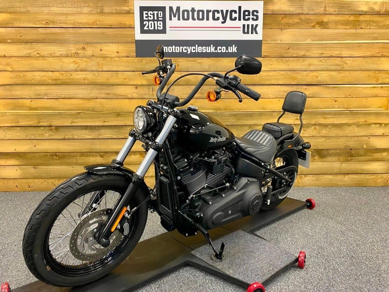 2021 Harley-Davidson FXBBS Street Bob 114, Only 5,023 Miles, Vance and Hines++