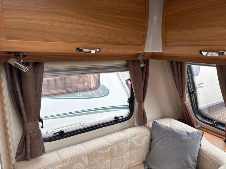 LUNAR CLUBMAN SB- FIXED SINGLE BEDS + END WASHROOM + MOTORMOVER