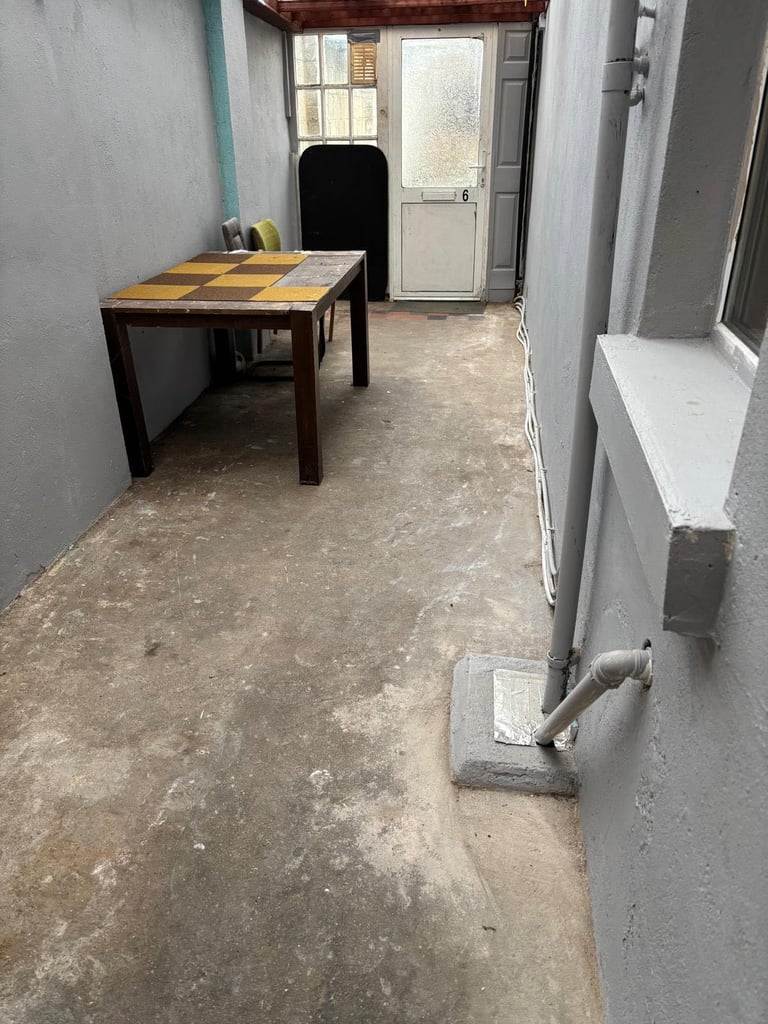 2 bedroom flat 