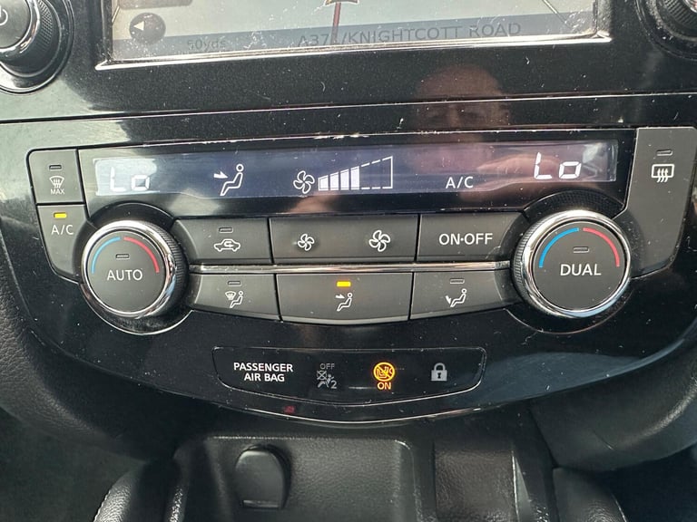 NISSAN QASHQAI 1.2 DIG-T n-tec Silver Manual Petrol 2015