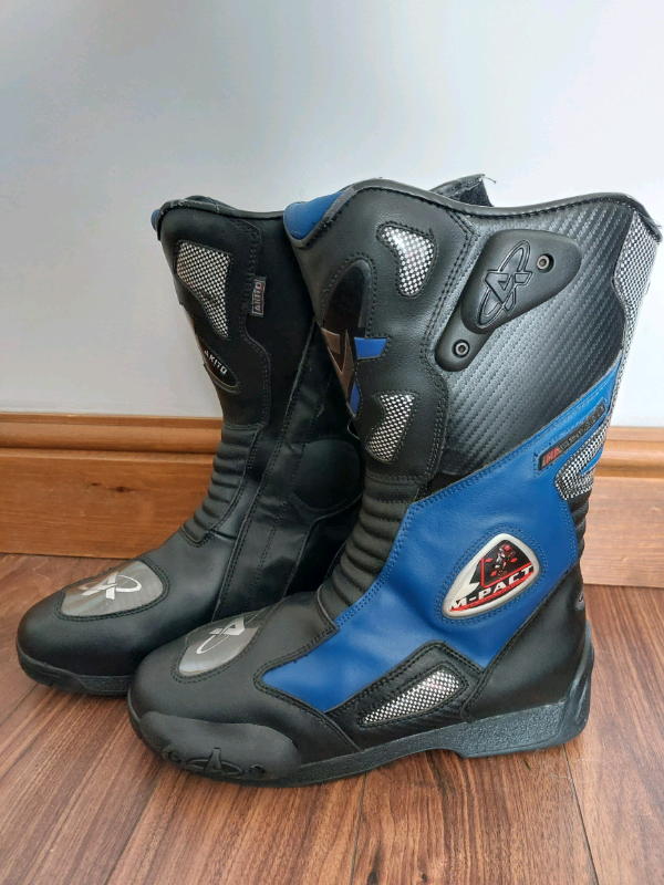 (SIZE 9) MOTORCYCLE BOOTS