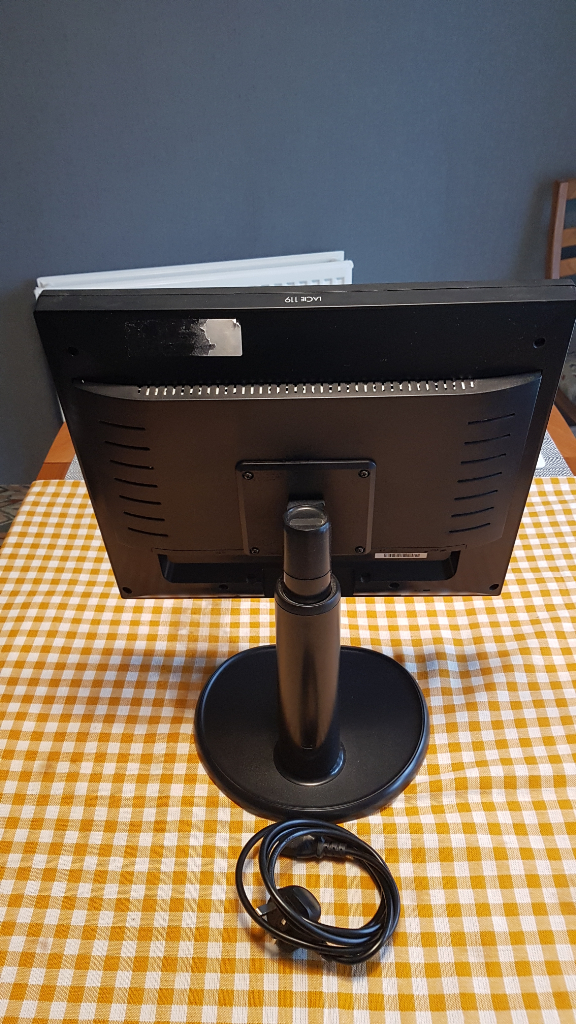 LaCie 119 Computer Monitor