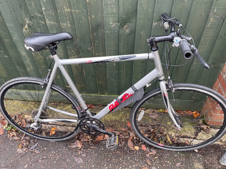 Raleigh mens mountain hybrid bike 