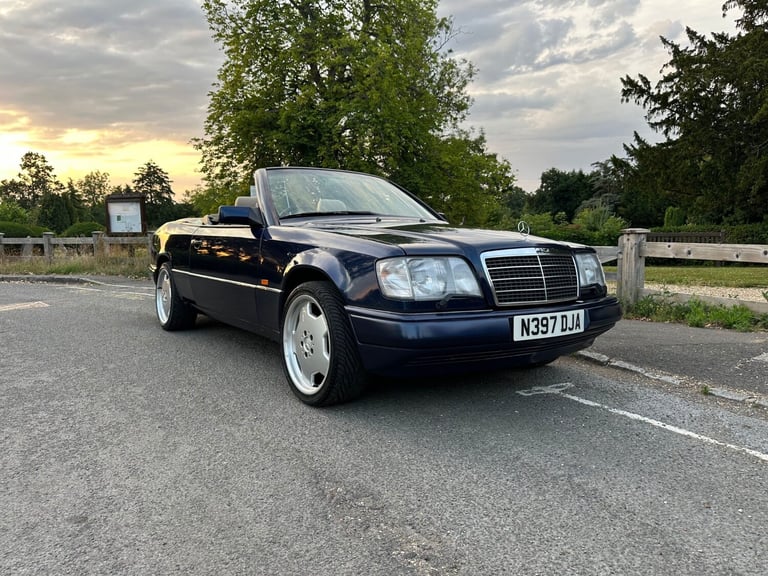 1995 Mercedes-Benz E-Class E220 2dr Auto CONVERTIBLE Petrol Automatic
