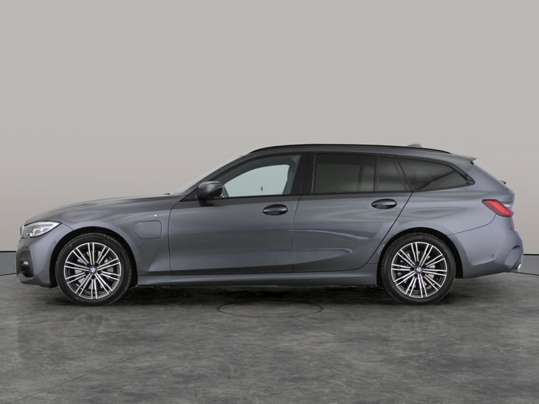 2021 BMW 3 Series 2.0 330e 12kWh M Sport Touring 5dr Petrol Plug-in Hybrid Auto Euro 6 (s/s)  Est...