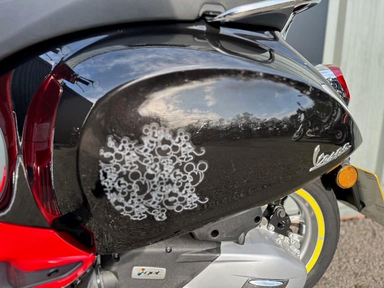2024/24 Vespa Primavera 125 Mickey Mouse Edition One Owner Machine 