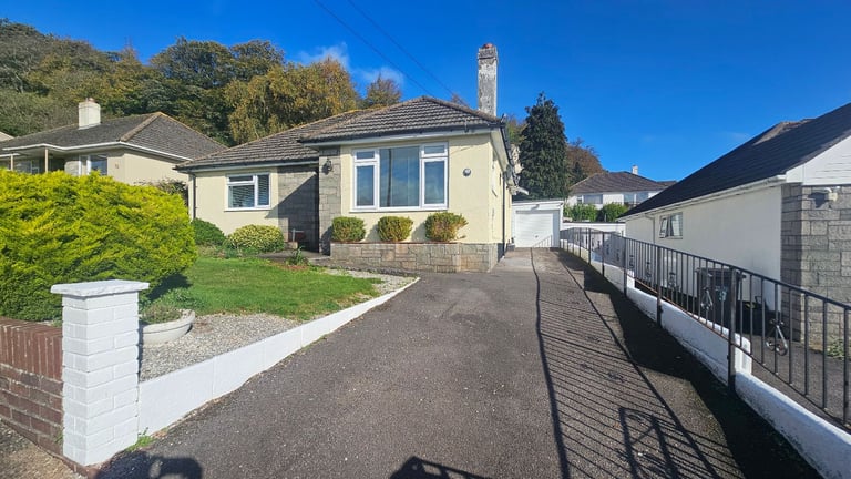 2 Bedroom Detached Bungalow in Torquay 