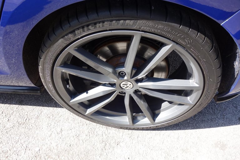 Volkswagen Golf 2.0 TSI 310 R 5dr 4MOTION DSG PETROL SEMIAUTOMATIC 2018/18