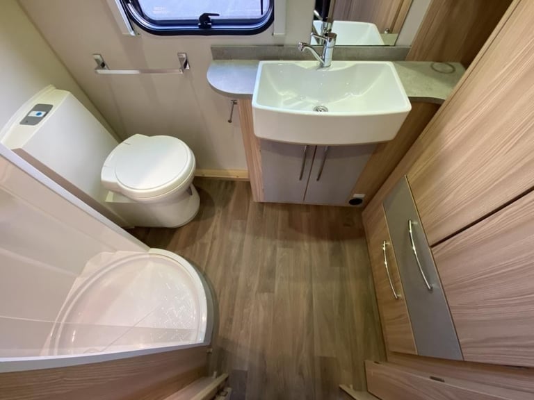 2015 COACHMAN VISION 450/2 DESIGN EDITION LUXURY CARAVAN