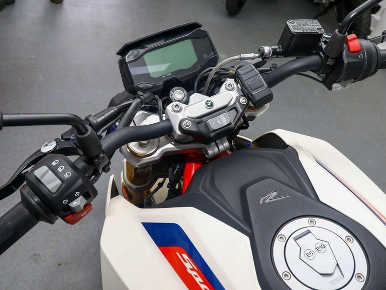 2023 '23 BMW G310R. ONLY 1,182 MILES. Heated Grips. A2 Legal. Great Value £3,695