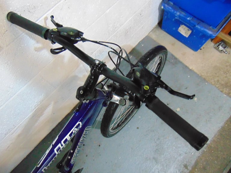 Specialized Hardrock (17 inch frame) Hardtail Mountain Bike (free local delivery)