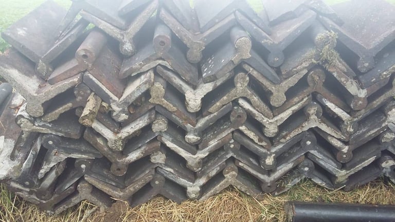 Bangor Blue slates garnish step kerbs scill cobblestone chimney pot's roof ridge floor tiles 